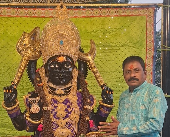 MANOJ MAHARAJ ( શ્રી સાઈબાબા જન સેવા ટ્સ્ટ આણંદ )